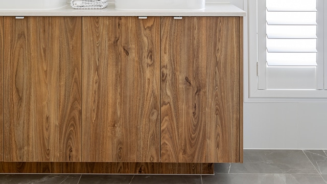 2005 Designer Deluxe (web) Bathroom 640x360px2