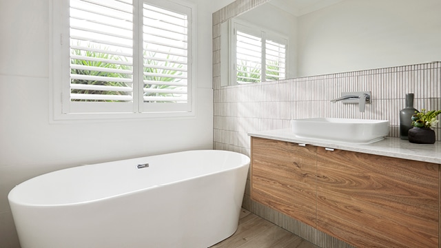 2005 Designer Deluxe (web) Bathroom 640x360px7