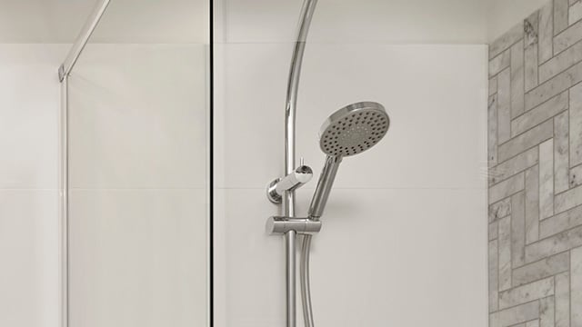 2005 Designer Deluxe (web) Bathroom 640x360px8