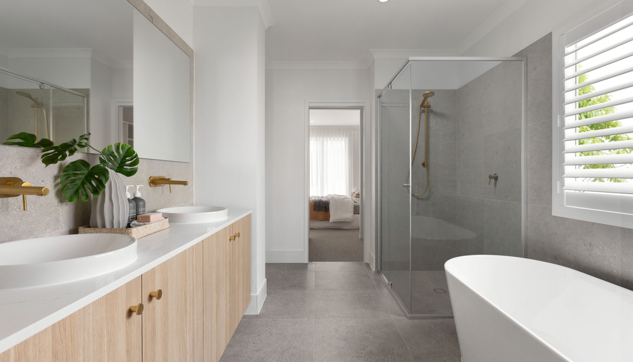 Atlanta 362q Custom (skyridge) Bathroom