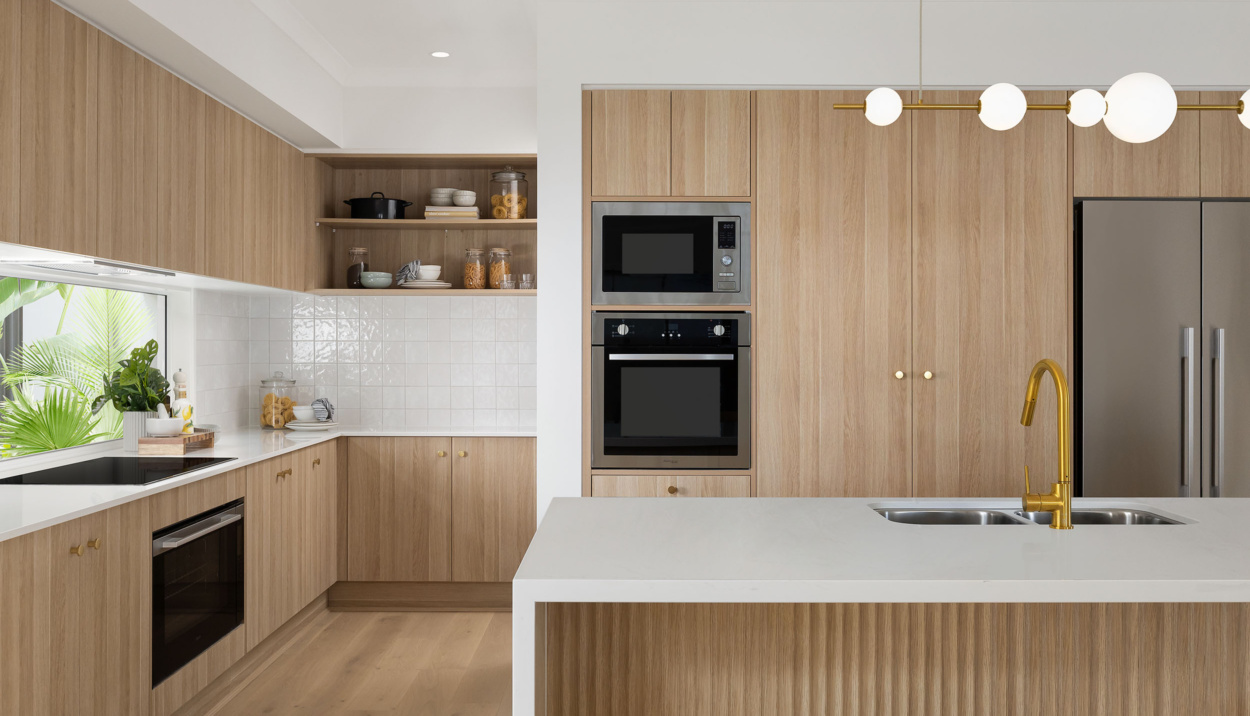 Atlanta 362q Custom (skyridge) Kitchen 1