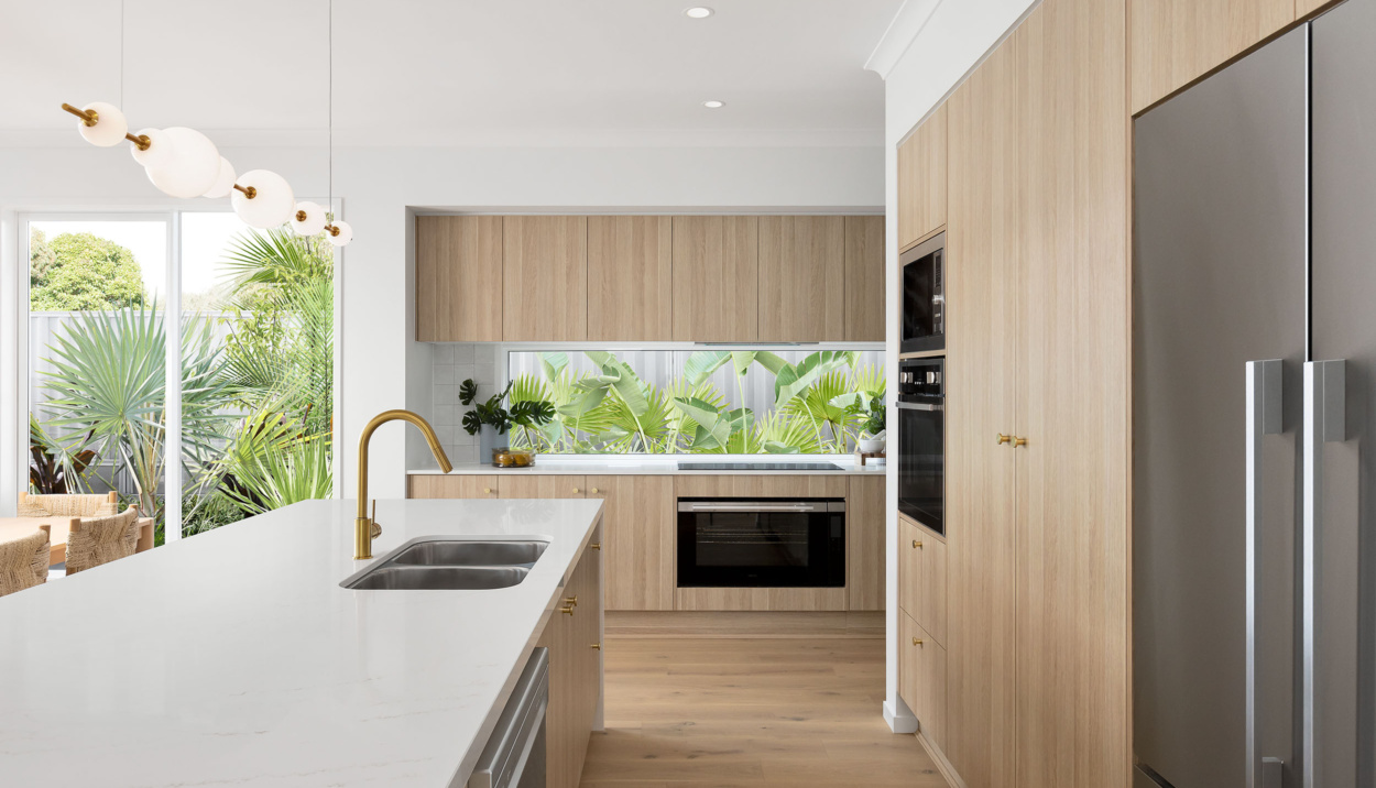 Atlanta 362q Custom (skyridge) Kitchen 3