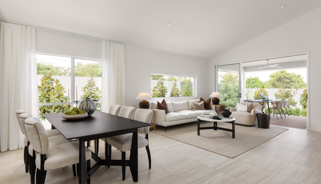 Hamilton 228n (oran Park) Dining Family