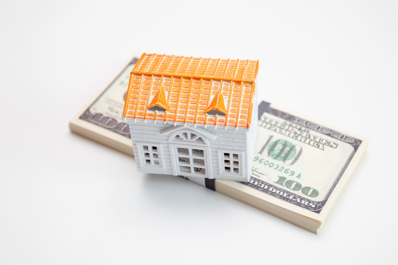 Model House Is Placed On The Us Dollar Banknotes 2022 11 02 04 15 26 Utc